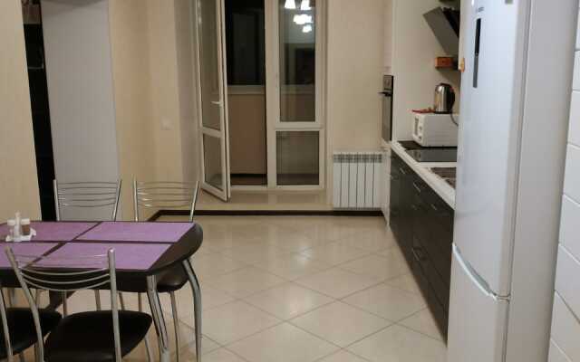 Апартаменты День & Ночь на Моисеева 10