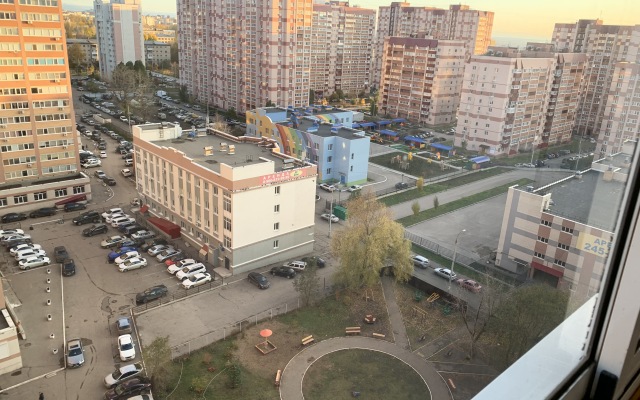 Апартаменты двухкомнатные на Карбышева 61Б (рядом с ТЦ Космопорт)