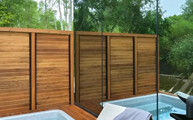 Private House na Beregu Reki s Avtorskim Dizaynom