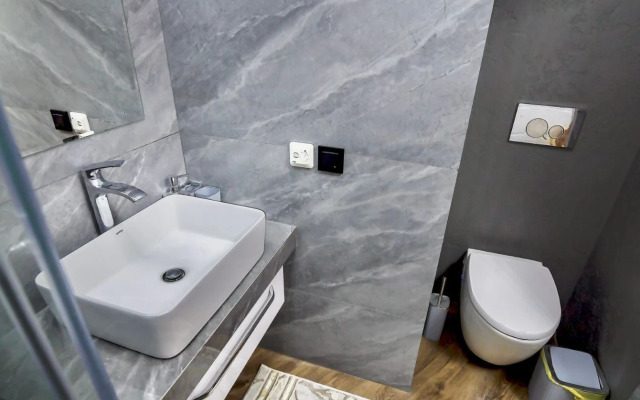 Udobnaya v Tsentre Goroda Flat