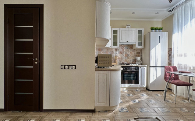 Na Allee Geroyev v Antichnom stile Apartments