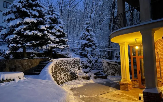 Частный дом с выходом в лес