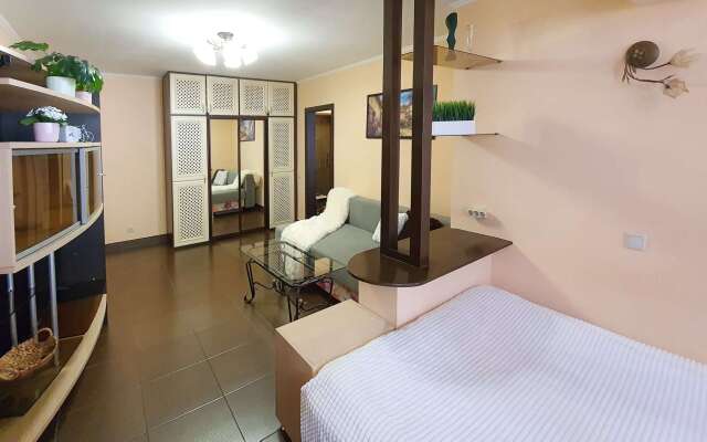 S lichnoi terrasoi ryadom s zhd vokzalom Apartments