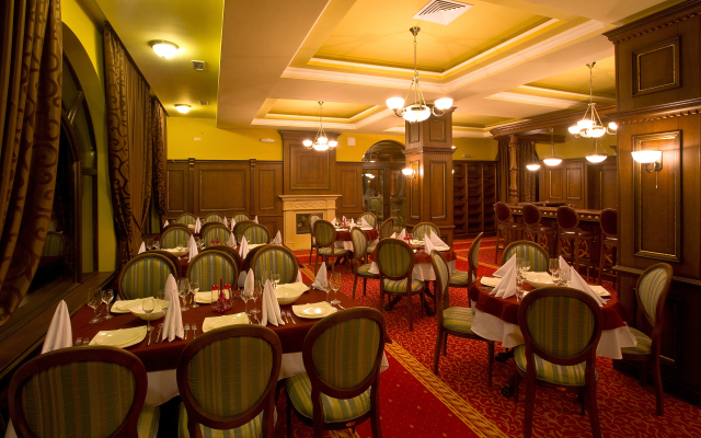 Chinar Hotel