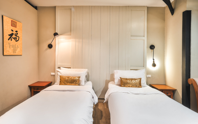 Prince Theatre Heritage Stay Hostel - Silom