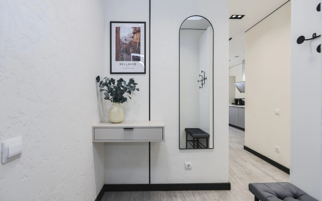 S Dizaynerskim Remontom V Tsentre Goroda Flat