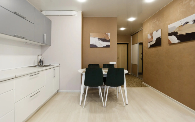 Prostornaya I Svetlaya V Tsentre Flat