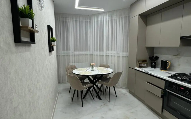 Ryadom S Aeroportom Flat