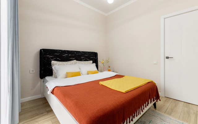 Vozle Khan-Shatyra I Botanicheskogo Sada Flat