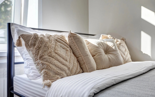 Апартаменты Улучшенная Студия с Видом на Город Светлый Дом