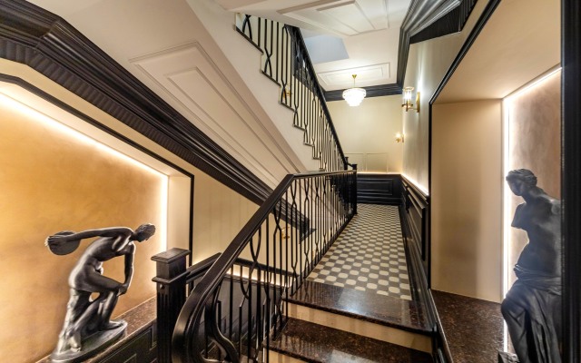 Dvuhurovnevaya v osobnyake u Kremlya Flat