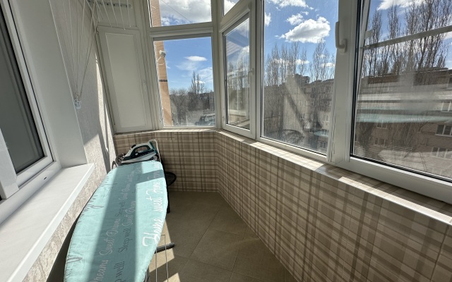 Chkalova 37 na chetvertom etazhe s lodzhiey Apartments