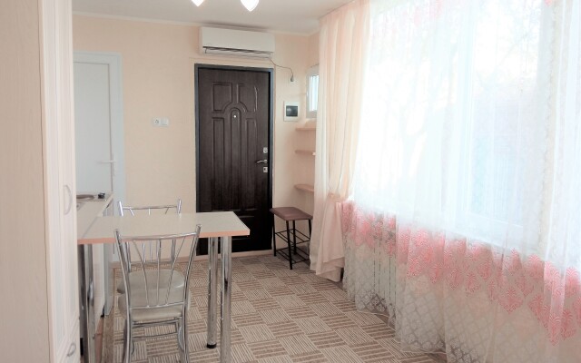 Studiya S Dvorikom V Plyazhnoy Zone Flat