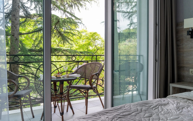 Studiya s balkonom u Dendrariya i morya. Pokrovskij 78 Apartments