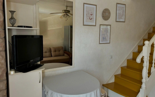 Taunkhaus S Vidom Na Gory Dom Solntsa Apartments