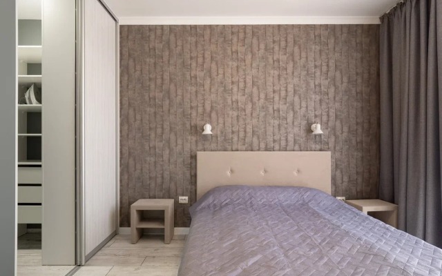 U Morya S Basseinom V ZhK Solnechnyij Apr42 Apartments