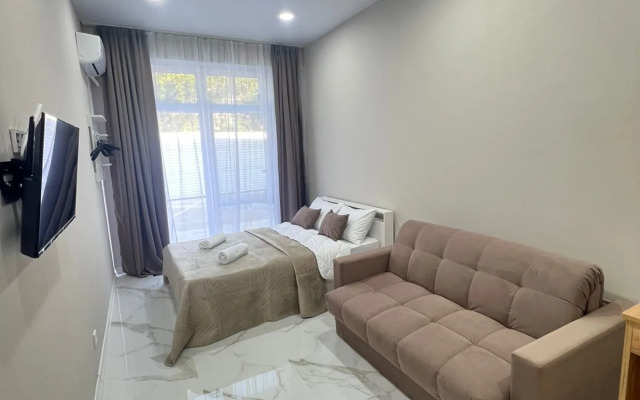 Uyutnaya Studiya So Svoim Otdelnym Vkhodom S Bassenom Apartments