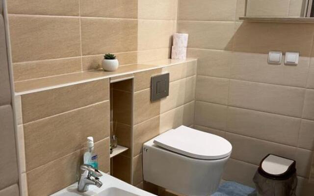 Апартаменты 3 комнаты в Центре рядом с Электричкой на Море