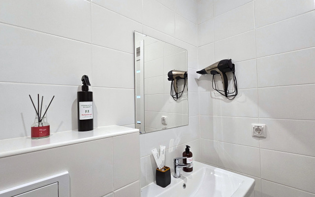 Dobryij dom ryadom s RZhD-meditsina Apartments