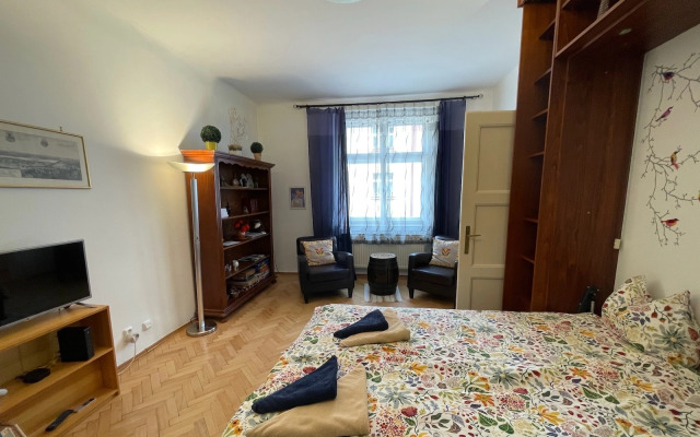 Flora Apartments