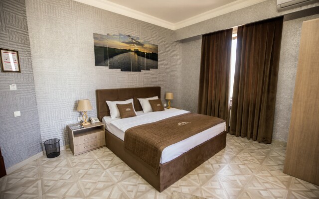 Leader Hotel