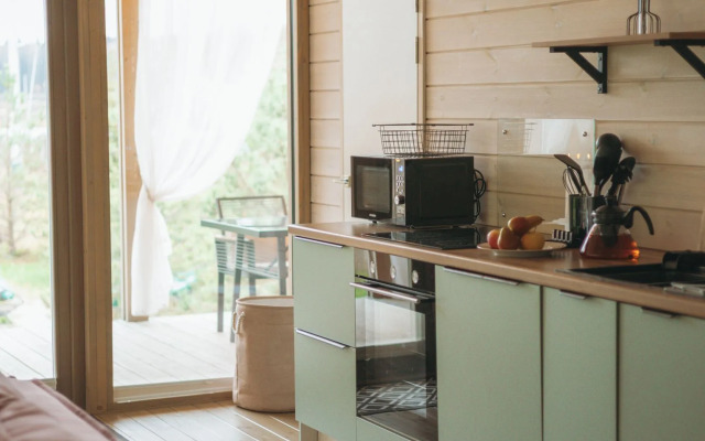 Частный дом с баней бочкой у воды и леса