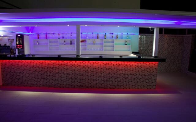 Opia Hotel