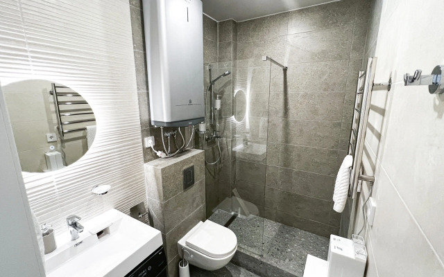 Kaskad na Pervoy Beregovoy Linii Flat