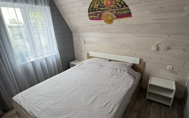Treugolny Private House
