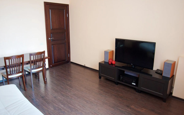 (2-Komnatny) V Tsentpe Na Ploschadi Pevolyutsii Flat