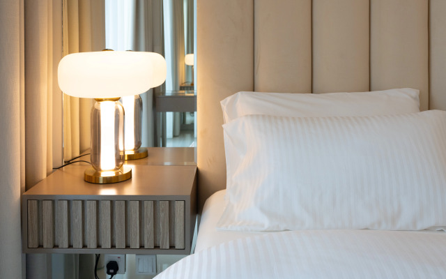 Apartment Keyrock Living: Exclusive Luxury at Aykon Tower