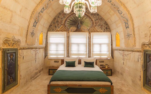Solo Cave Suites Hotel