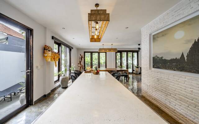 Gang Bima - Unique Retro Seminyak Private Mansion Villa