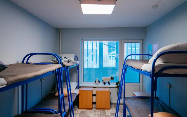Mama, Ya V Gostyakh Hostel