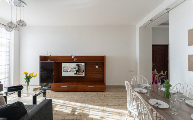 KeyGo #0123, 2 Bedroom, Near Yeritasardutyan Park, View of Ararat Apartments