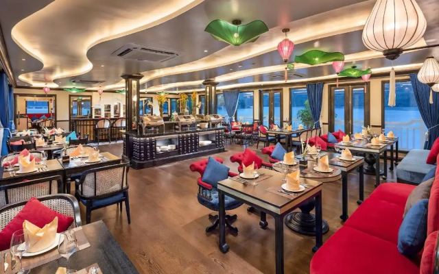 Verdure Lotus Luxury Cruise Hotel
