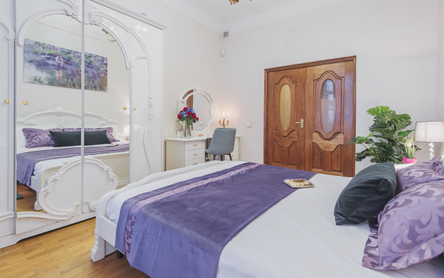 GM Cozy two-room apartment near the Kremlin and Arbat Apartments