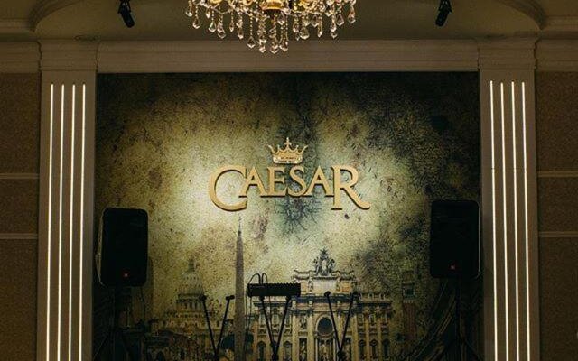 Отель Caesar Royal Palace