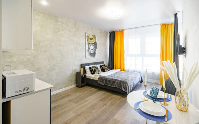 Apartamenty Brutal'nyj Lev na 23 etaze s panoramnym vidom na reku