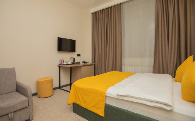 Twelve Inn Hotel