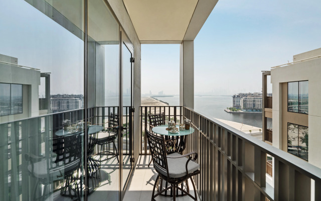 Lagoon Charm Luxurious Waterfront Living Apartments