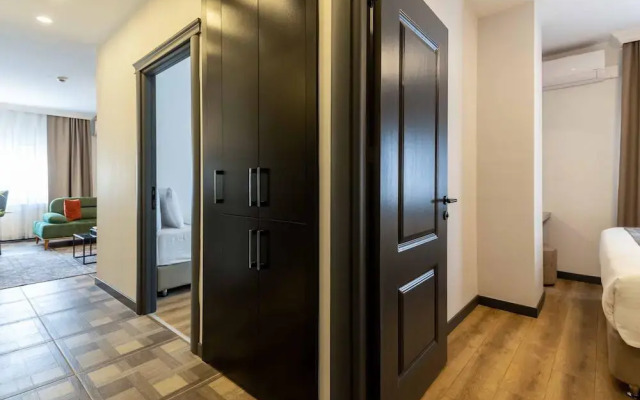 Отель BayMari Suites City Life