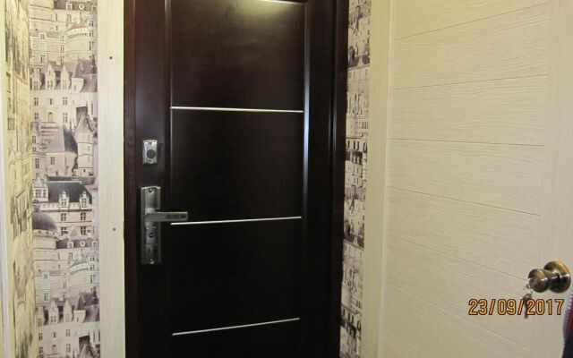 Na Ordzhonikidze 1/2 Apartments