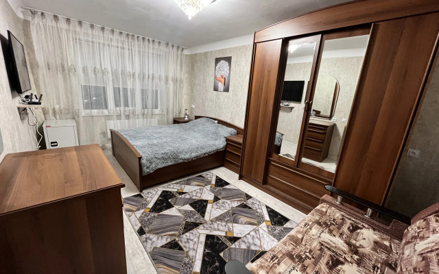 Odnushka vozle Akvaparka 20 vek Flat