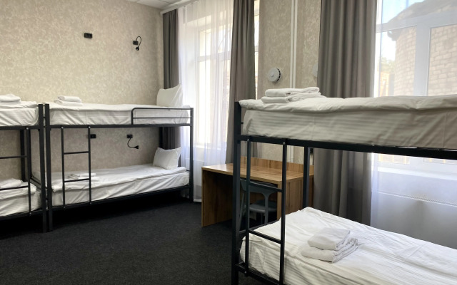 Dekabrist V Geofizicheskom Hostel