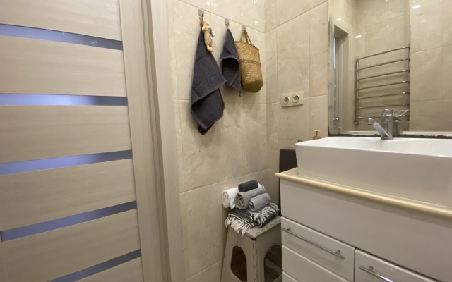 Квартира двухкомнатная (57кв.)  рядом с Зоо, ИжГТУ, Купол Семейная Botanika House