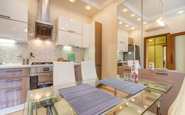 Квартира Двухкомнатная с евроремонтом, стильной ванной и балконом