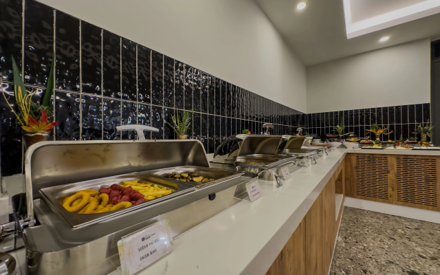 Отель Leaf River Suites