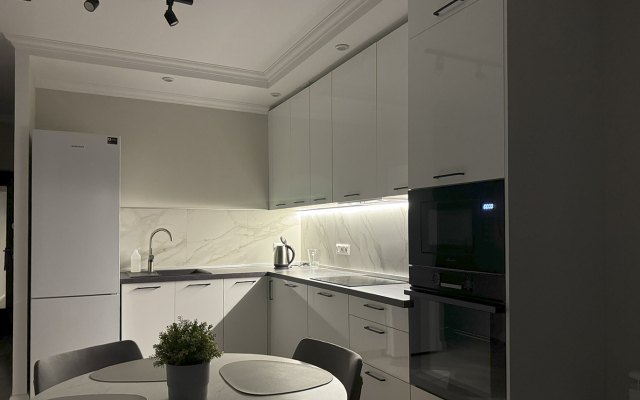 S Panoramnym Ostekleniem I Dizaynerskim Remontom Flat