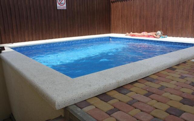 Aleksandr Guest house